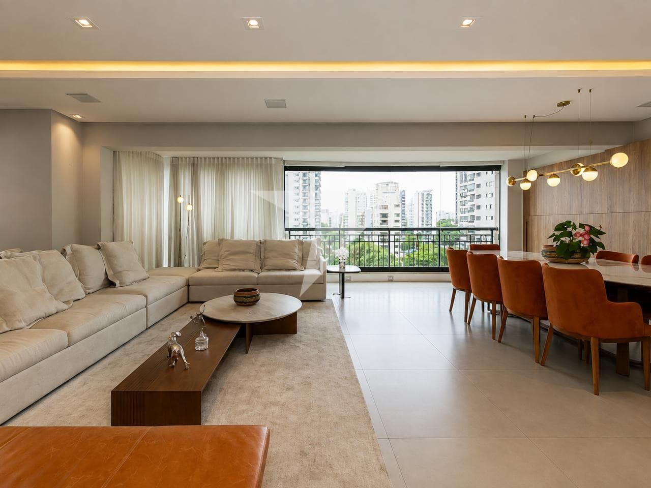 Apartamento para venda e locação em Moema