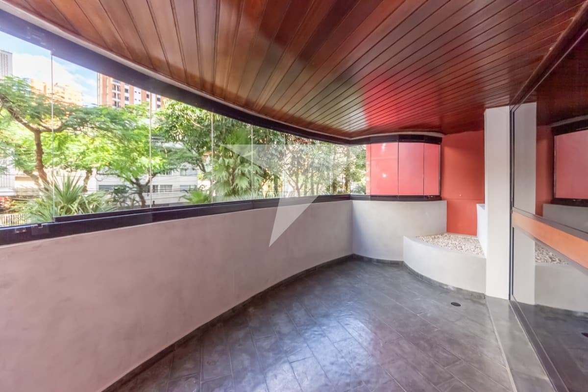 Apartamento para comprar e alugar em Moema Pássaros