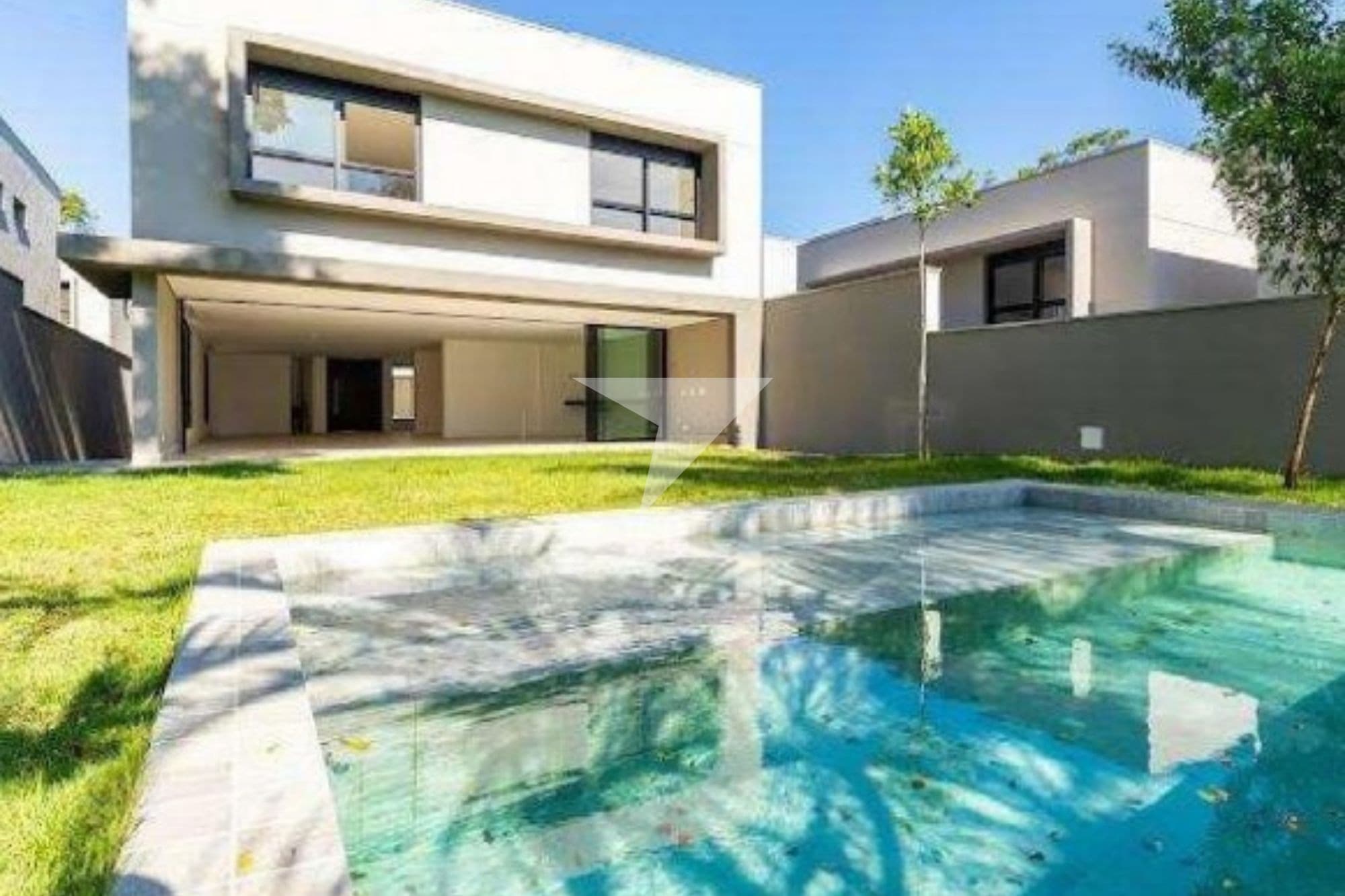 Casa de Condomínio para venda e locação na Granja Julieta