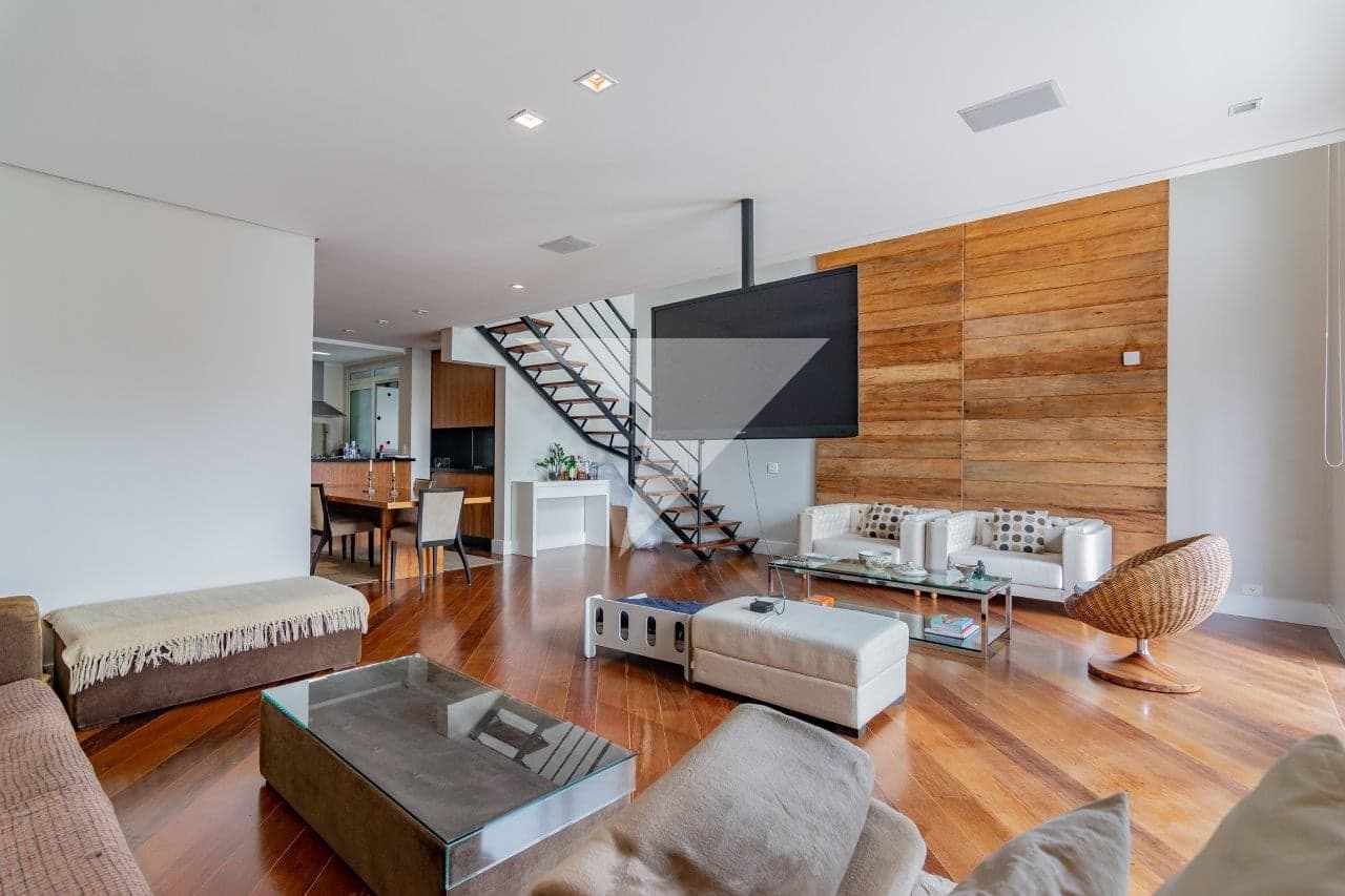 Apartamento duplex para comprar em Moema