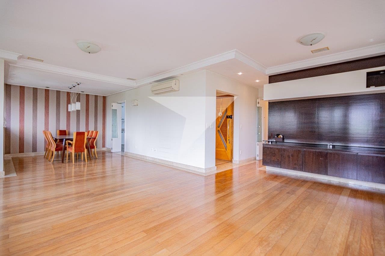 Apartamento para comprar em Moema