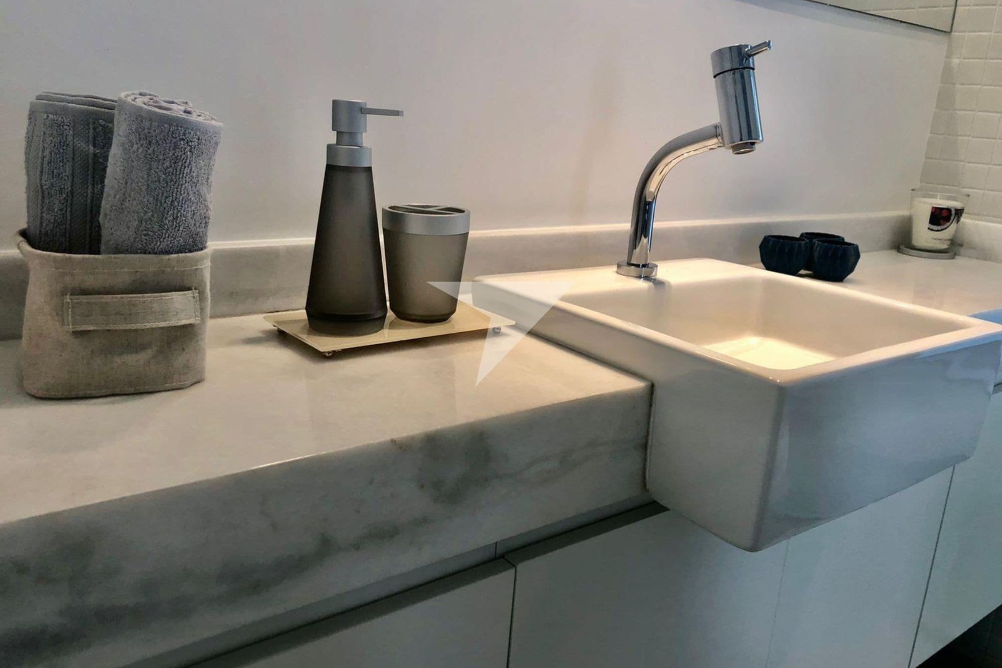 Apartamento para venda e locação em Moema