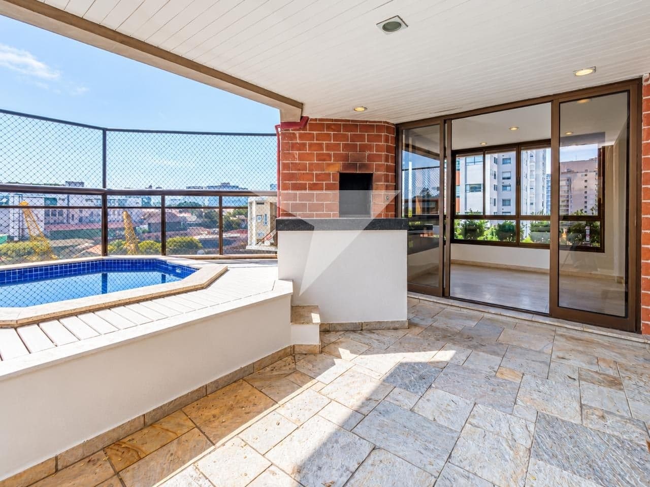 Apartamento para comprar e alugar em Moema