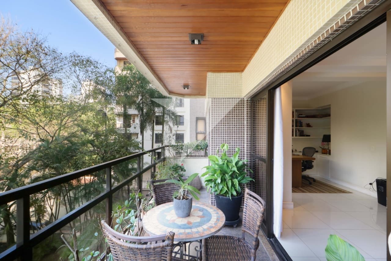 Apartamento para comprar em Moema Índios