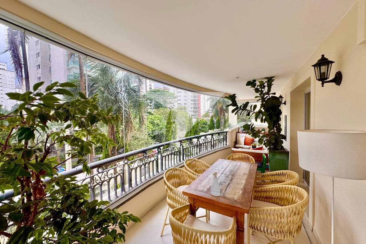 Apartamento para comprar em Moema