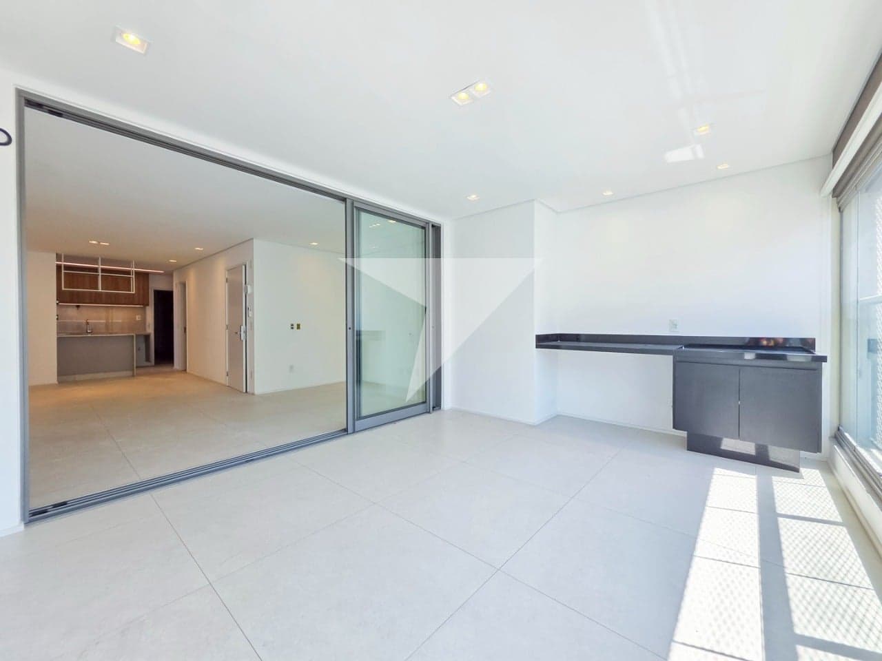 Apartamento para comprar e alugar em Moema
