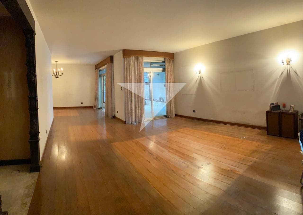 Casa para comprar em Vila Nova Conceição