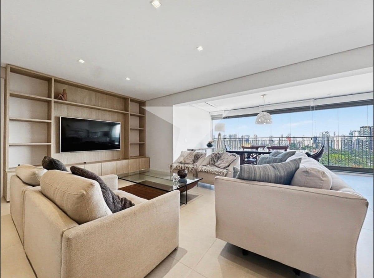 Apartamento para comprar em Moema