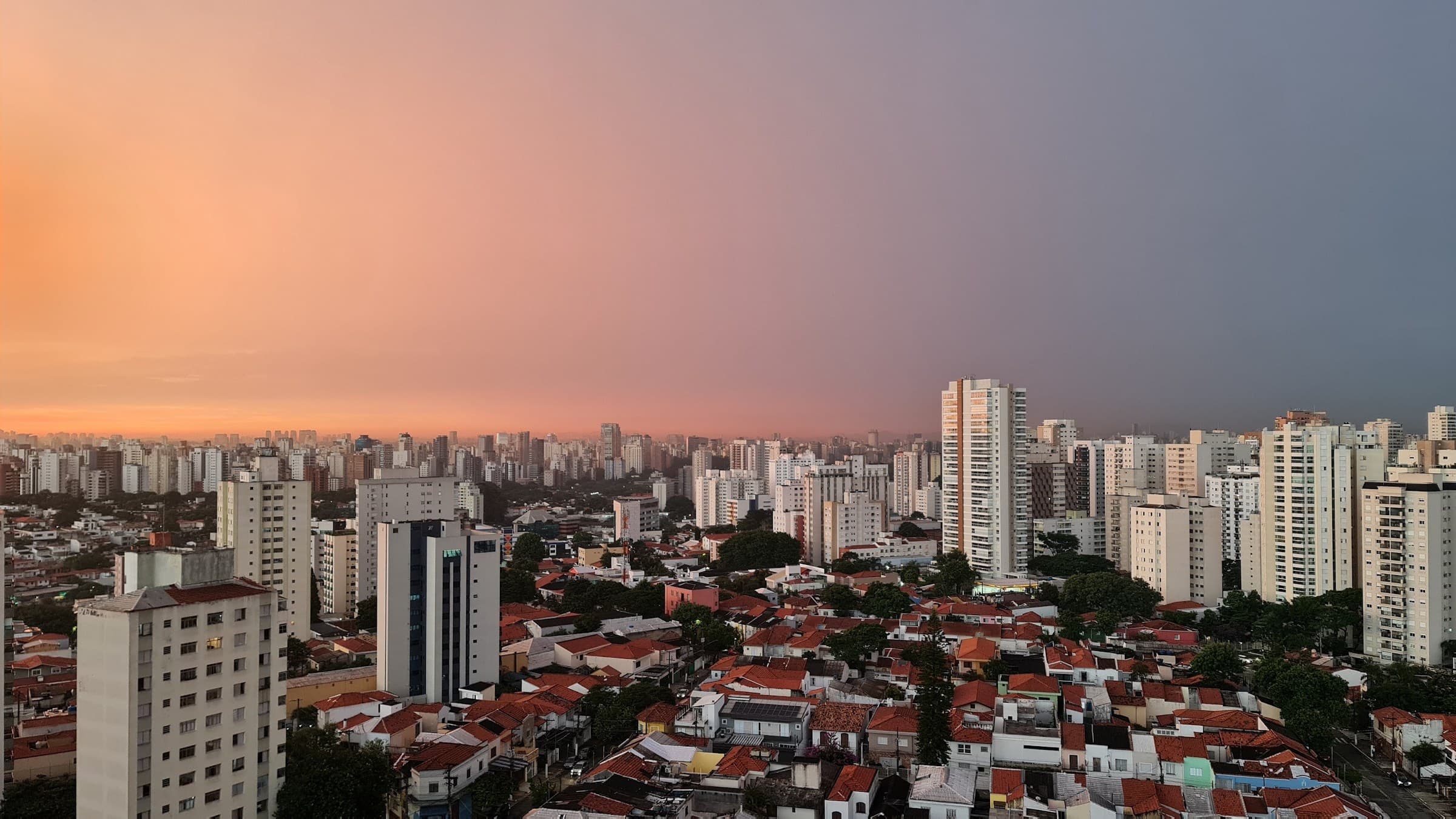 Panorama urbano da Vila Mariana ao pôr do sol