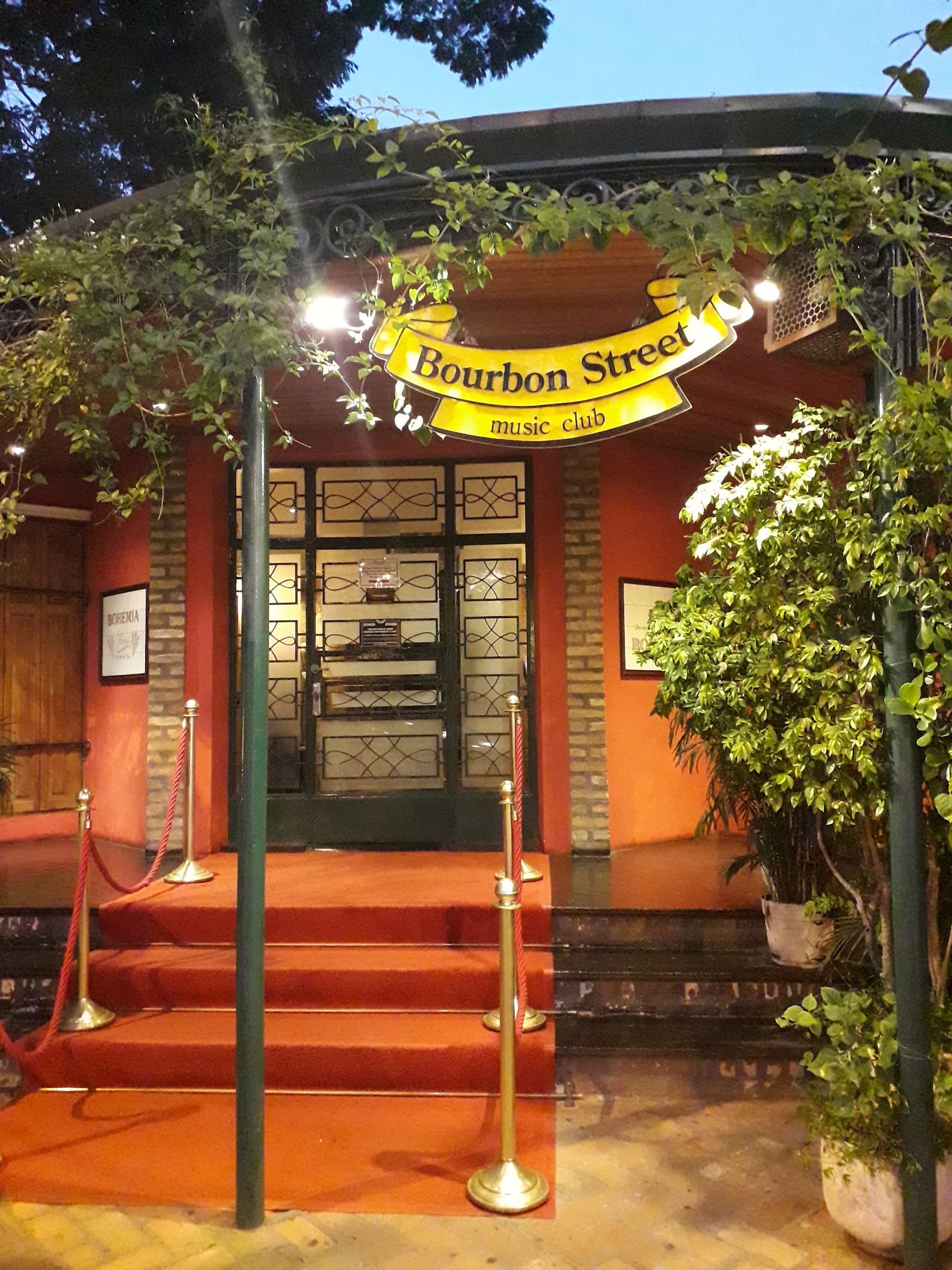 Bourbon Street Music Club — Moema Índios