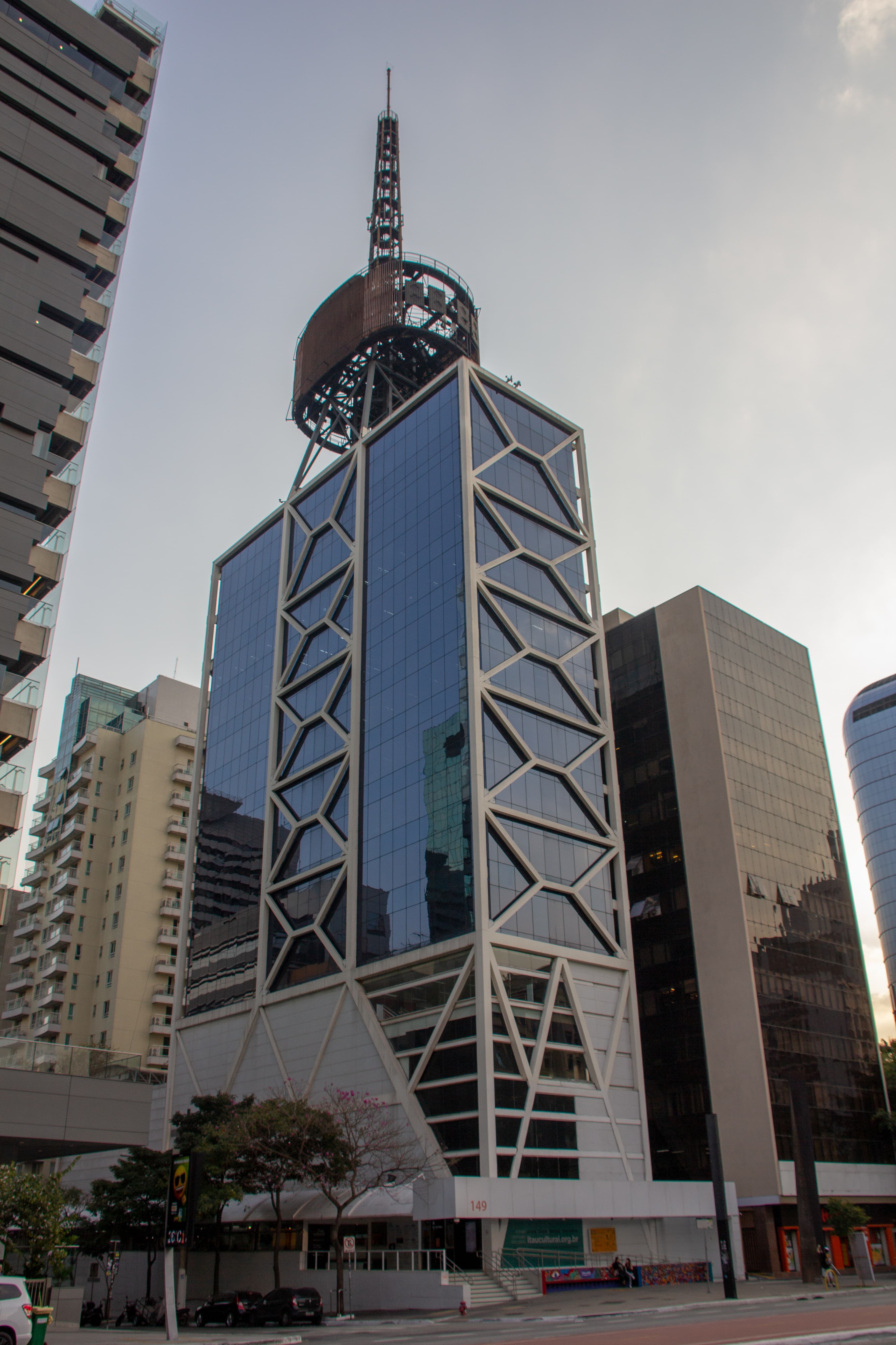 POI OSM way/409182227 — Itaú Cultural